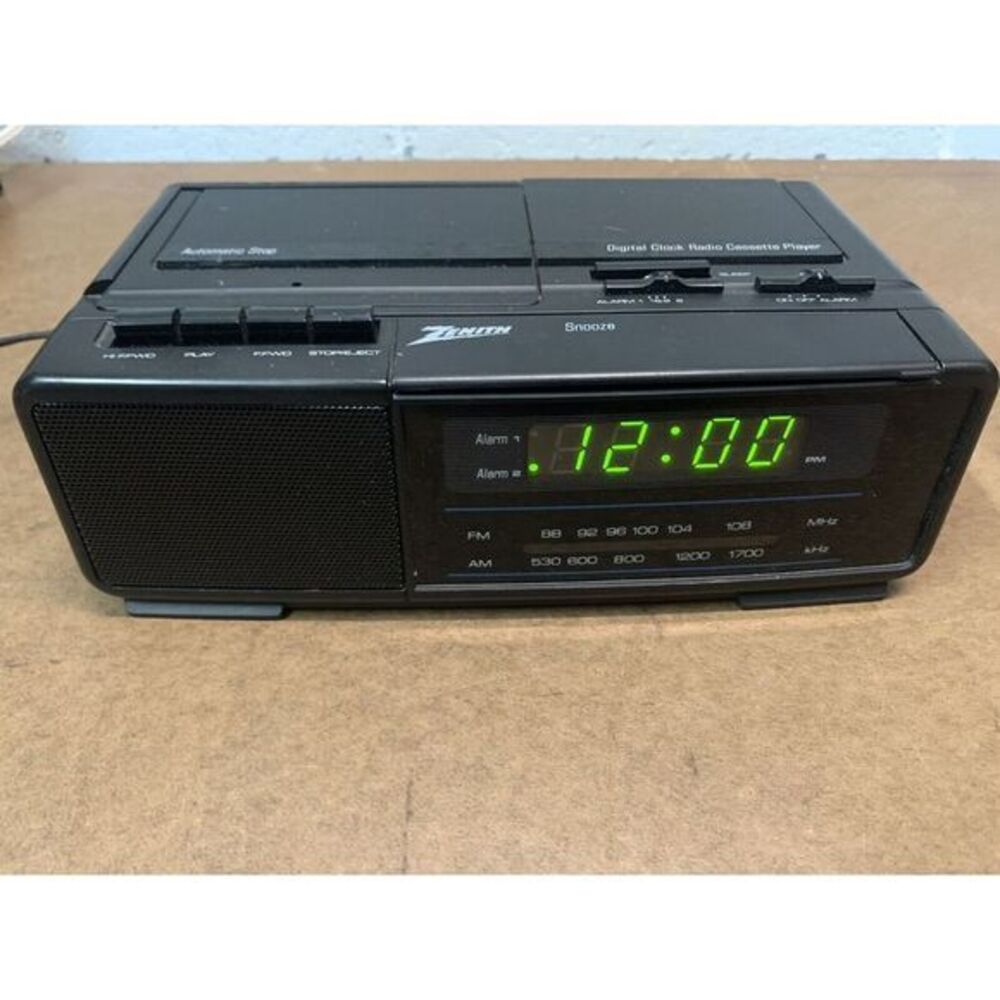 Vintage Zenith Digital‎ Clock Fm Am Radio Cassette Player Plug In